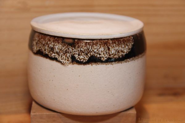 Pot avec couvercle