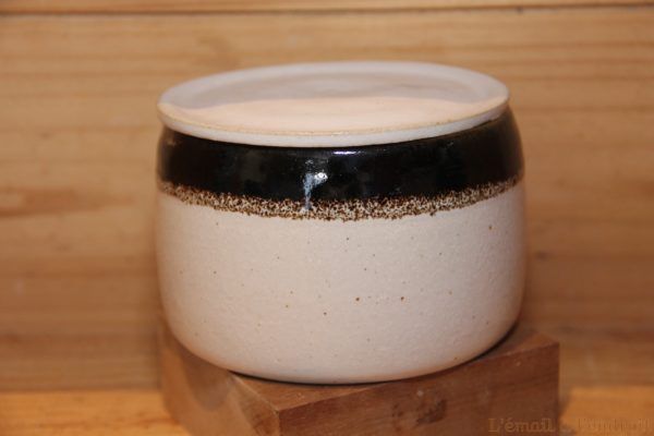 Pot avec couvecle