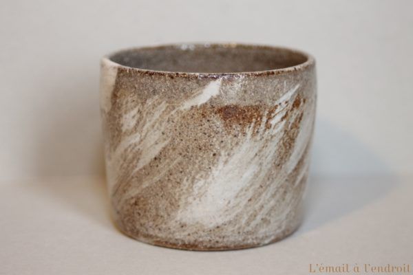 tasse beige gris