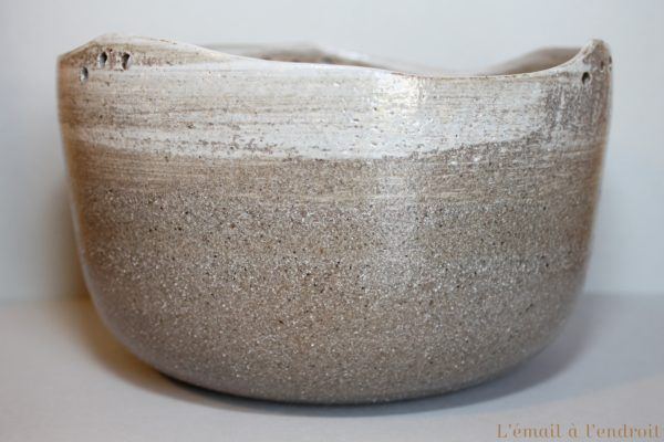 Plat en grès gris beige