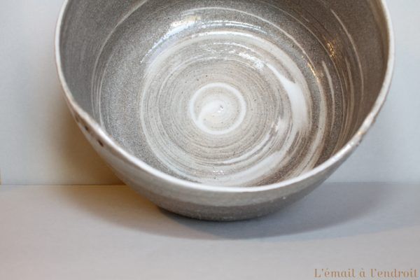 Plat en grès gris beige