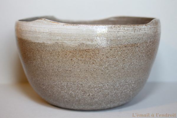 Plat en grès gris beige