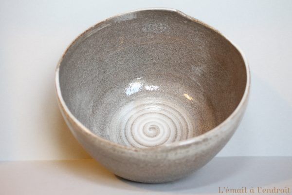 Plat en grès gris beige