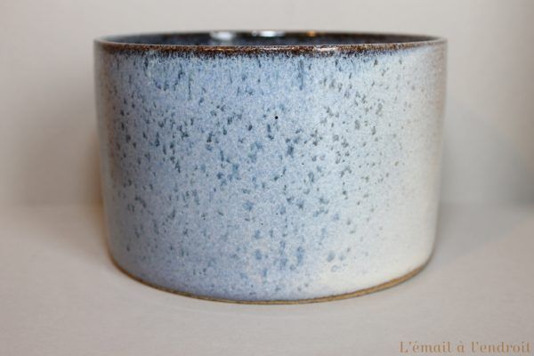 Plat en grès bleu beige