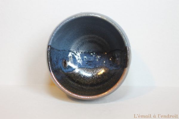 tasse marron bleu