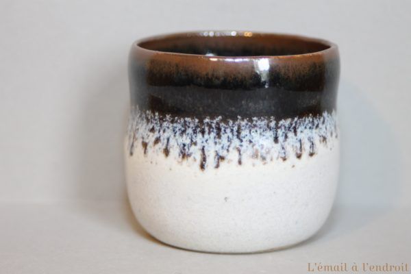 tasse marron bleu blanc