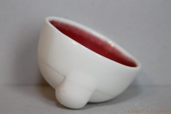 vasque en porcelaine blanche et rouge