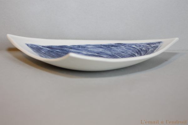 Petit plat design en porcelaine