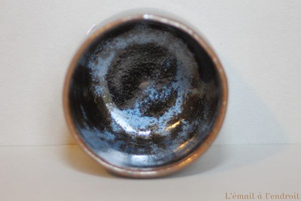 tasse marron bleu