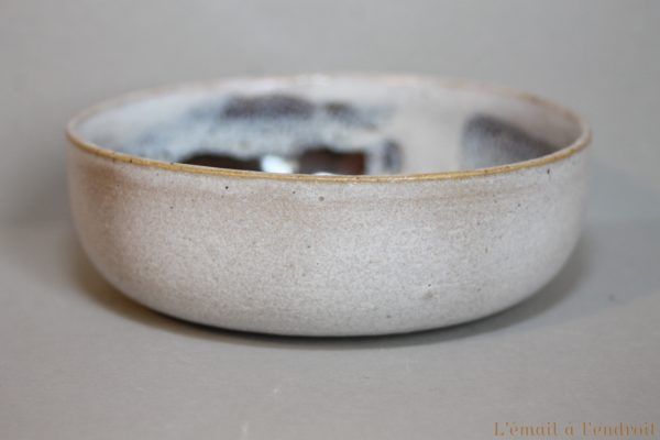 Plat en grès beige bleu marron