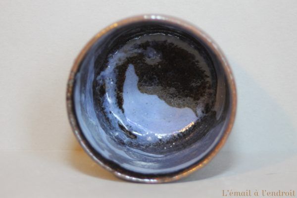 tasse marron bleu
