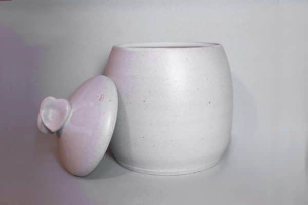 pot en grès blanc cassé