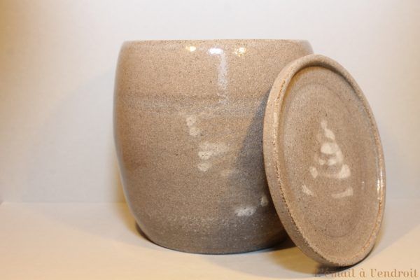 pot en grès gris beige