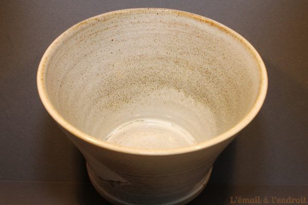 Plat en grès gris beige