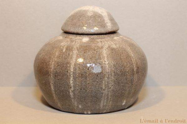 petite boîte grise