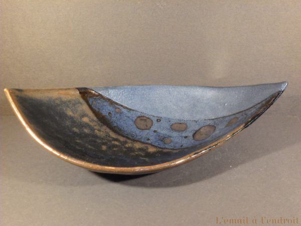 Plat en grès bleu marron