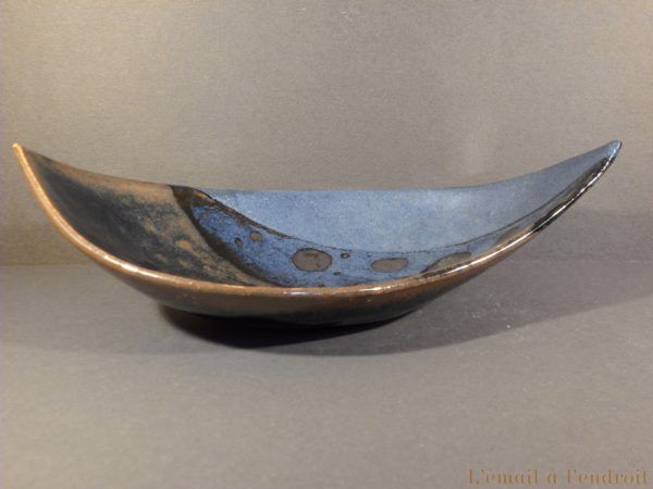 Plat en grès bleu marron