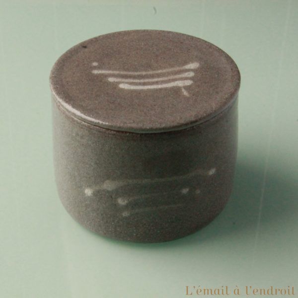 pot en grès gris beige