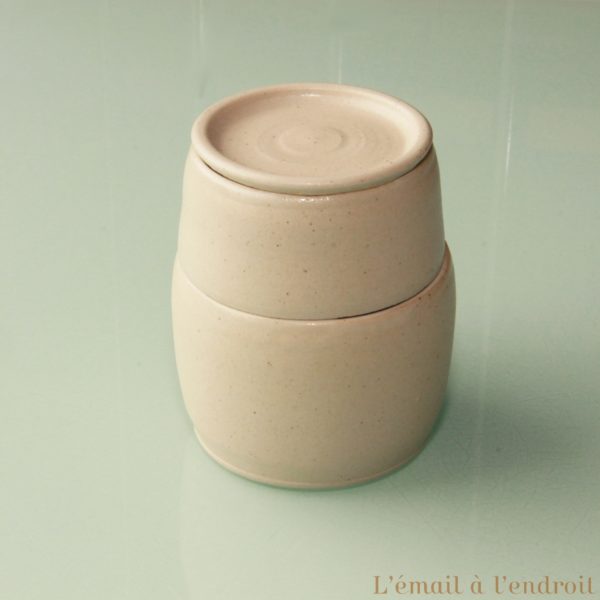 boîte à couvercle